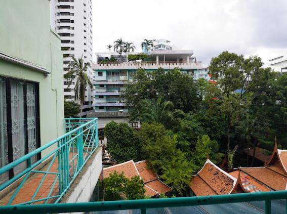 Young Place Bangkok Eksteriør billede