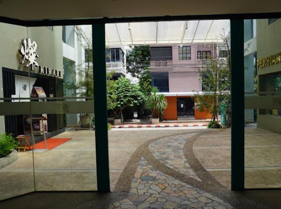 Young Place Bangkok Eksteriør billede