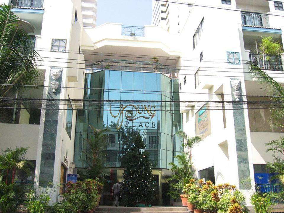 Young Place Bangkok Eksteriør billede